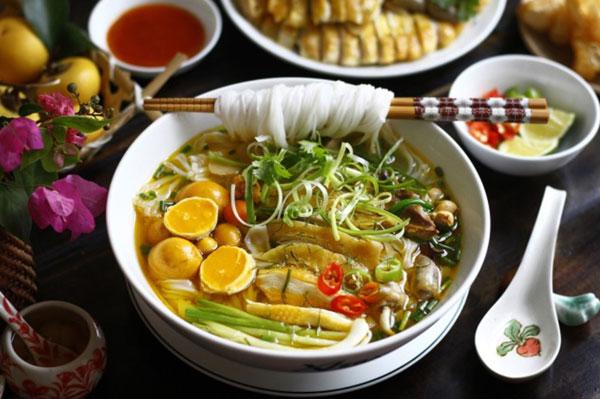 Vắt chanh vào phở gà có tác dụng gì?