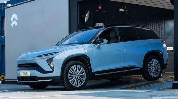 Xe điện Onvo L60: Đổi pin siêu tốc, nhanh như đổ xăng