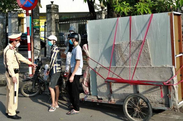 Xe lôi có được phép lưu thông trên đường hay không?