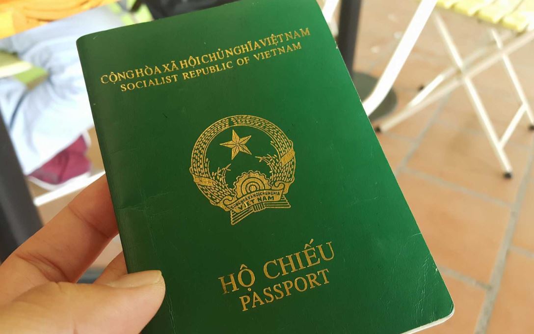 Hộ chiếu là loại giấy tờ bắt buộc khi xuất cảnh ra nước ngoài