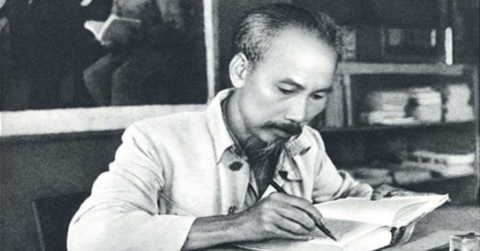 Bài thơ Phong cách Hồ Chí Minh  đã khắc họa lại được lối sống giản dị và phong cách sống của Bác