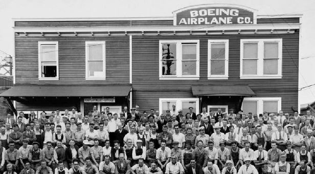 Boeing đã cung cấp máy bay quân sự cho Thế chiến và tham gia vận chuyển thư từ thương mại