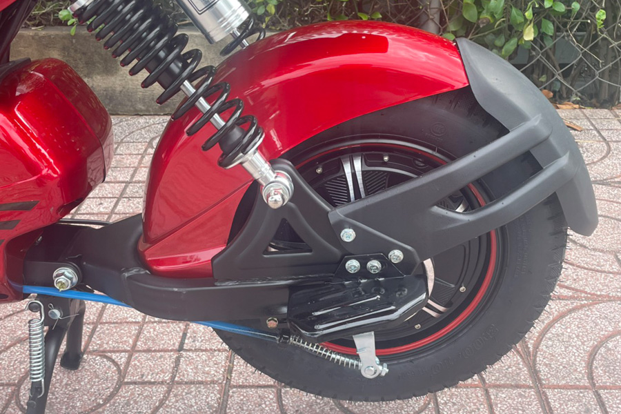Xe đạp điện EV S8 Plus New với phần để chân được thiết kế chắc chắn, động cơ 250w mạnh mẽ