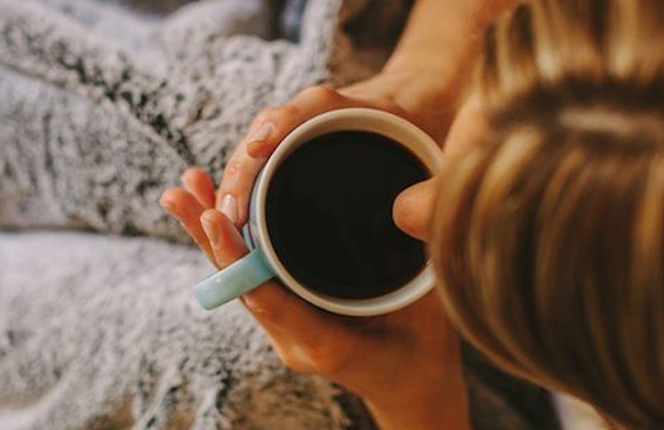 Việc lạm dụng cà phê, uống quá nhiều sẽ dẫn đến tình trạng lo lắng và hồi hộp