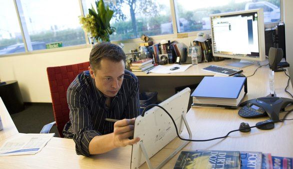 Tỷ phú Elon Musk thường xuyên dành thời gian để tập trung vào công việc