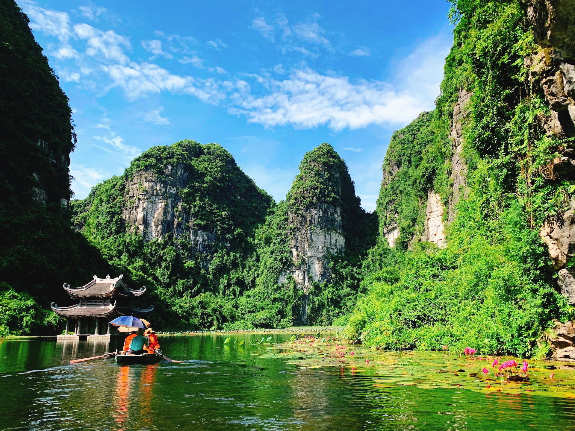 Khu sinh thái Tràng An được xem là một trong những  danh lam thắng cảnh bậc nhất Việt Nam