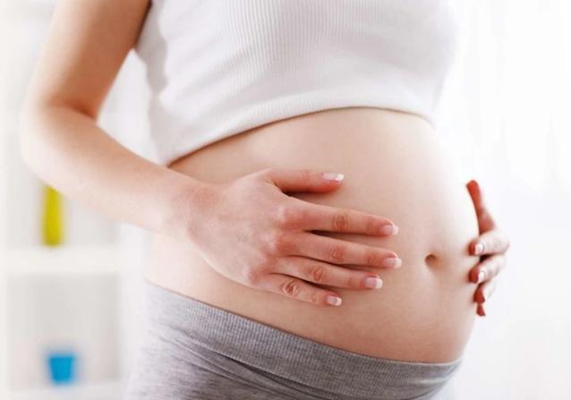 Mẹ bầu không nên xoa bụng trong thai kỳ