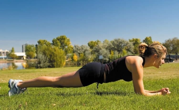 Tập bài Plank từ 1 - 2 phút để phát huy được tác động giảm mỡ bụng tốt nhất