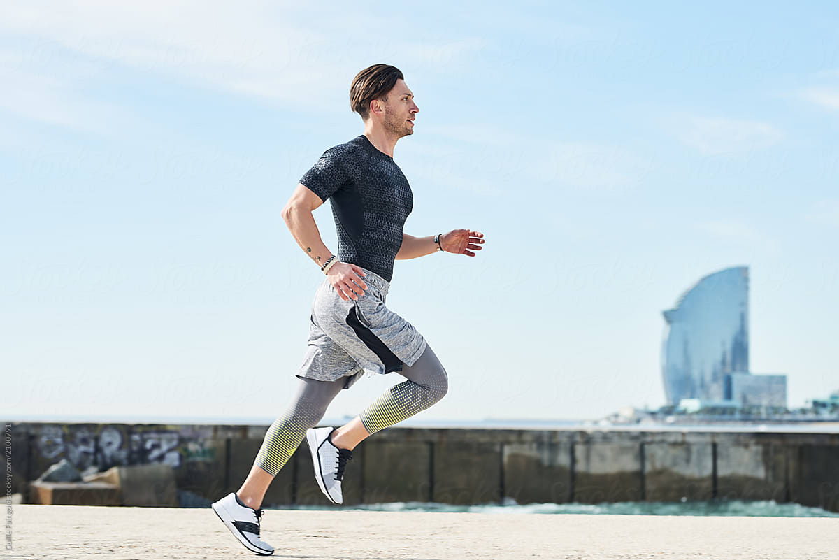 Đi bộ nhanh là bài tập giúp tăng cường tuần hoàn và lưu thông máu