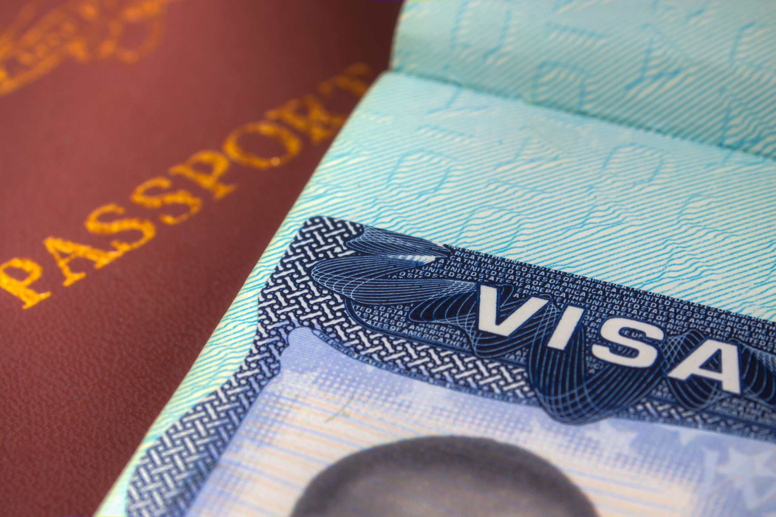 Người nước ngoài khi xuất cảnh và lưu trú tại Việt Nam được cấp một loại visa