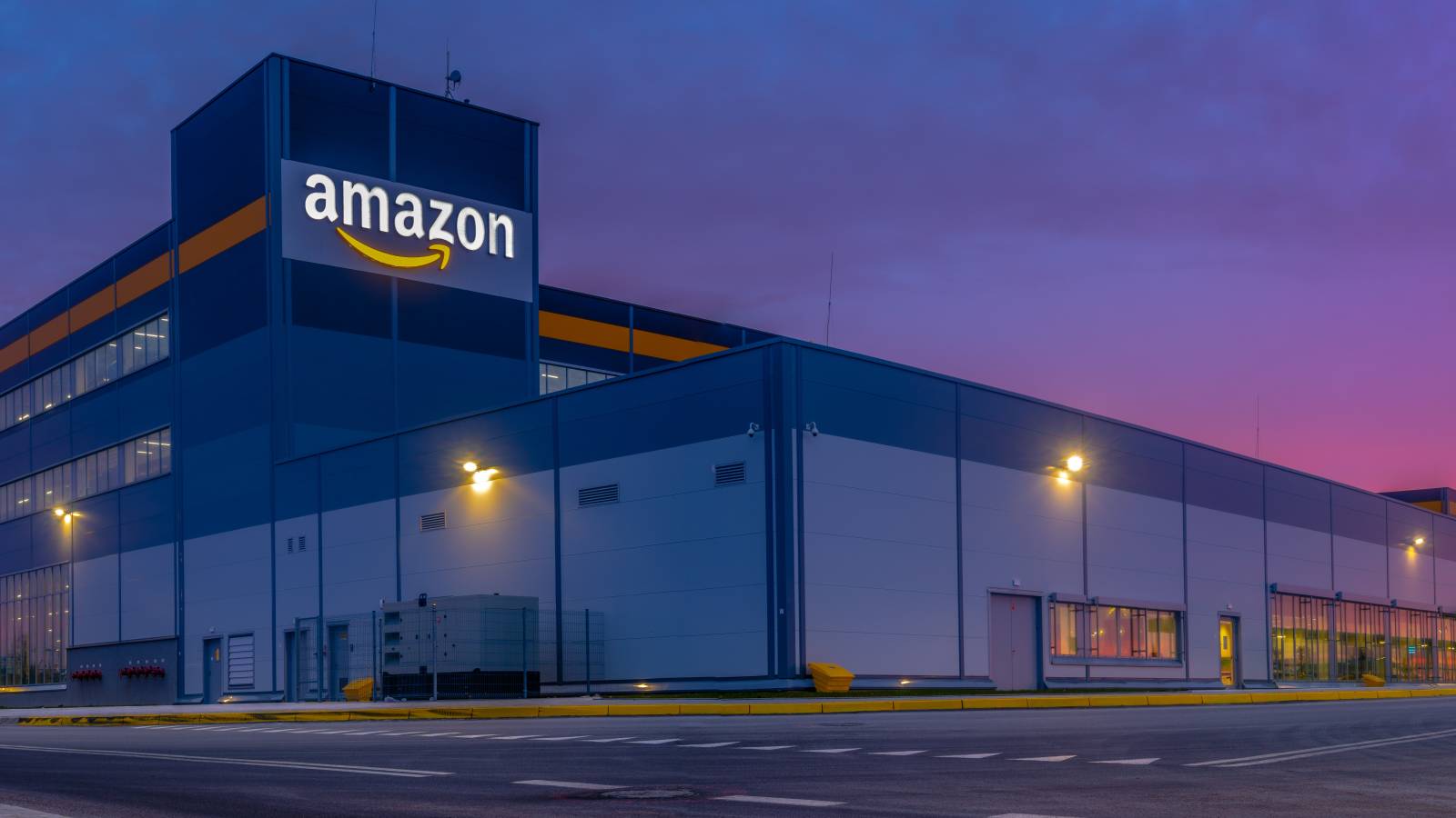 Amazon đã vượt qua Walmart để trở thành nhà bán lẻ giá trị nhất ở Mỹ nhưng Walmart vẫn đang thống trị toàn cầu