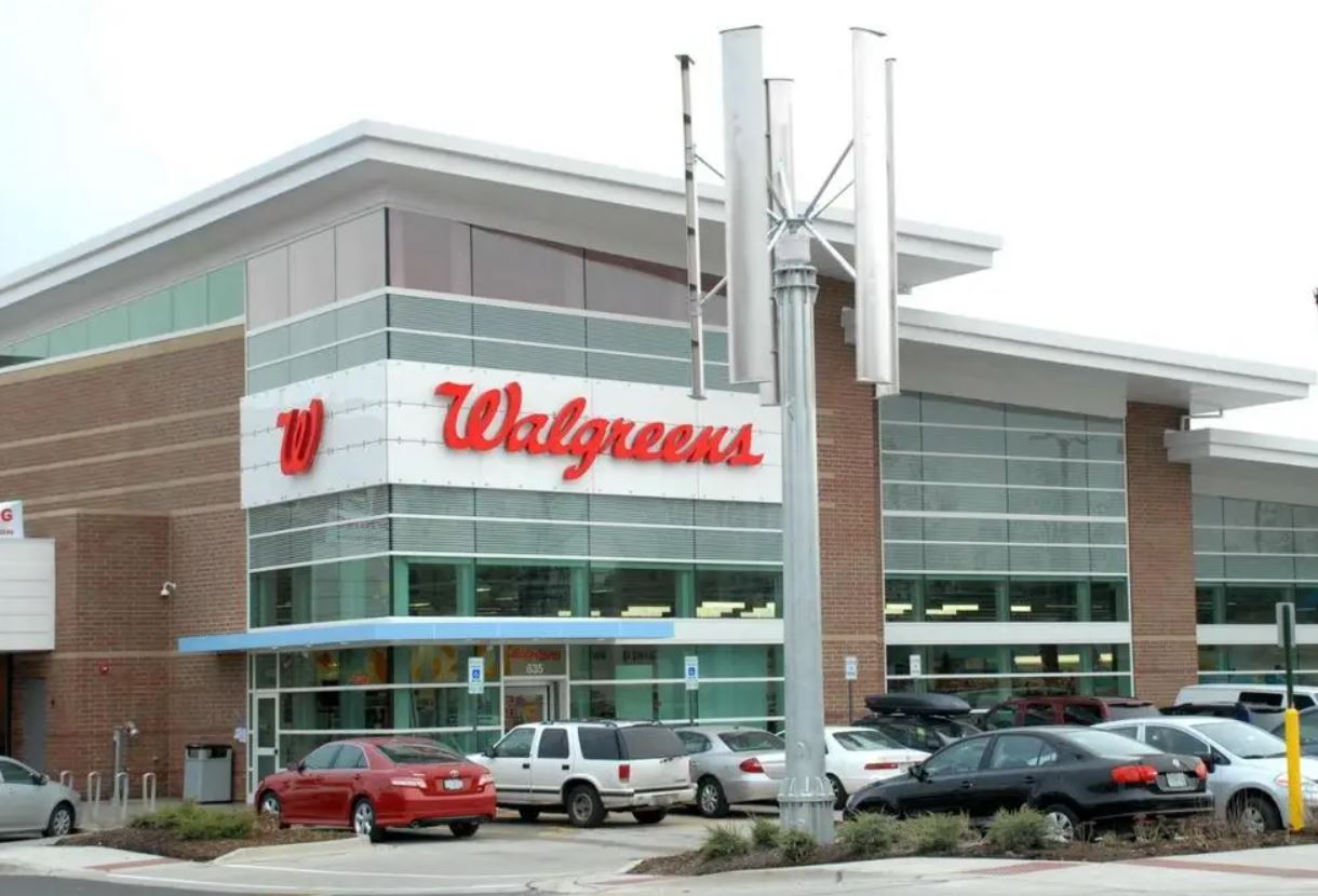Mới đầu khai trương, Walgreens thực sự là một cửa hàng thực phẩm nhỏ chỉ có mặt tiền cửa hàng nằm trong một tòa nhà lớn hơn