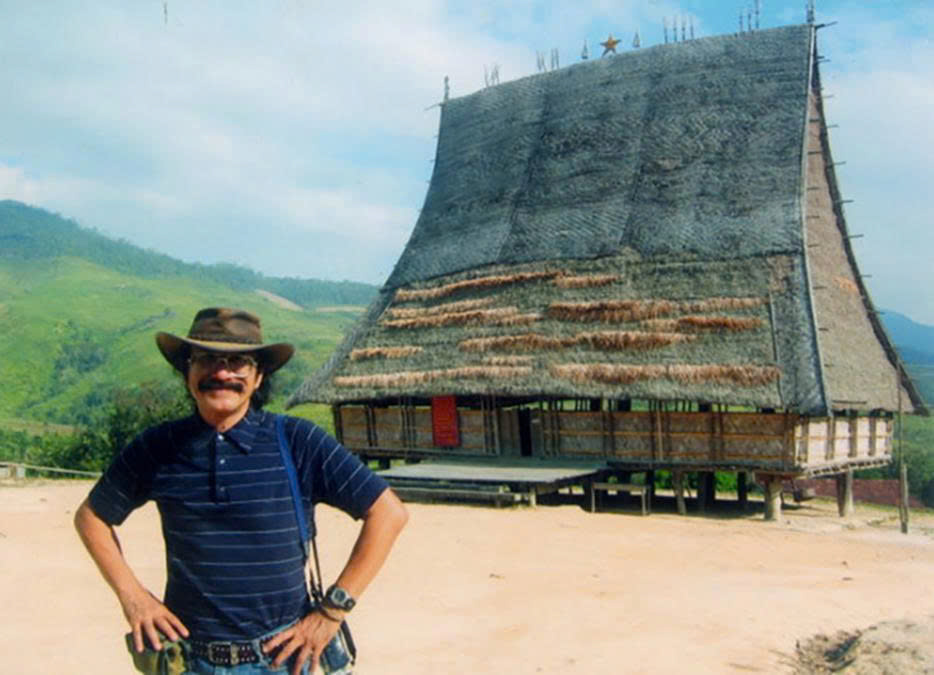 Tiểu sử nhạc sĩ Nguyễn Cường xuất hiện trước công chúng với một phong cách rất Tây Nguyên Tiểu sử nhạc sĩ Nguyễn Cường xuất hiện trước công chúng với một phong cách rất Tây Nguyên