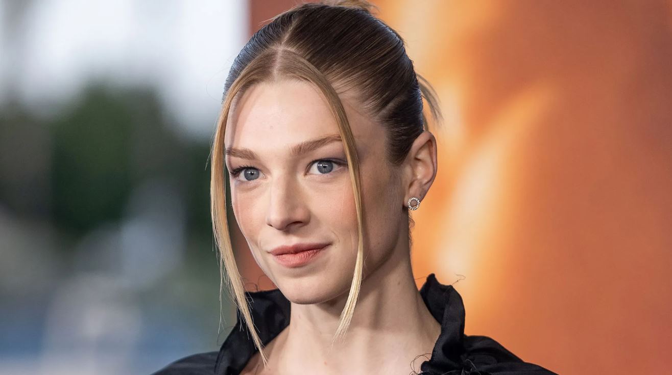 Tiểu sử Hunter Schafer trở thành nàng thơ của Prada trong chiến dịch túi Symbole năm 2022