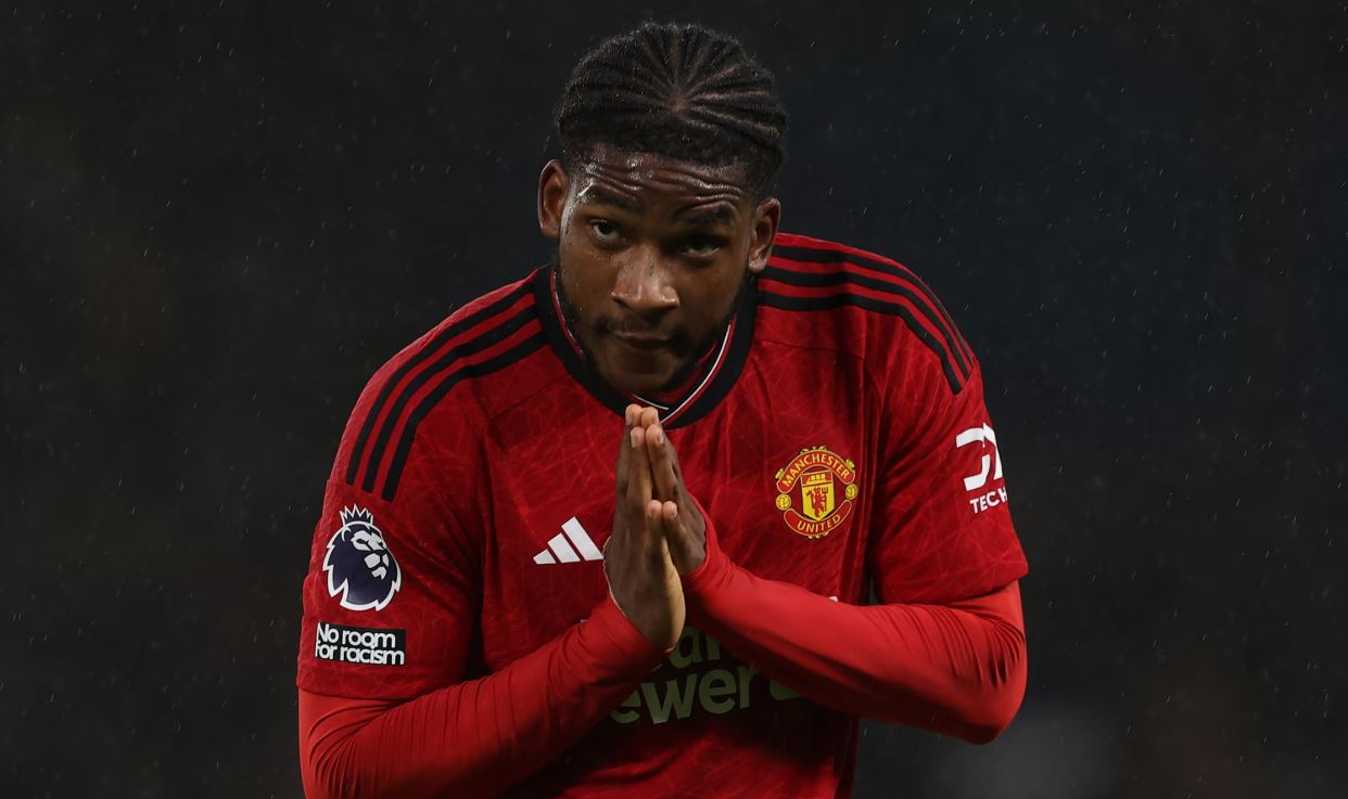 Tiểu sử Willy Kambwala gặp chấn thương kéo dài 11 tháng sau ngày gia nhập MU