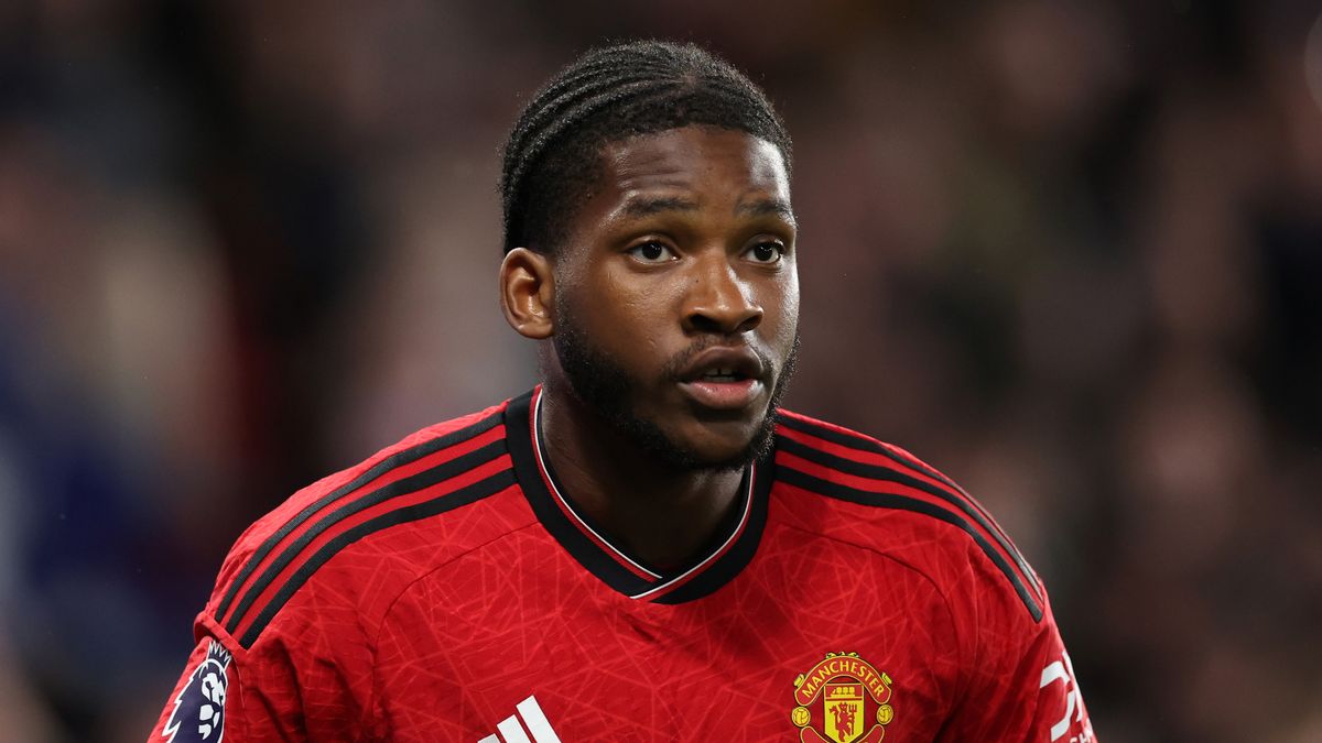 Tiểu sử Willy Kambwala bắt đầu học bóng đá tại Elan Chevilly Larue khi lên 6 Tiểu sử Willy Kambwala bắt đầu học bóng đá tại Elan Chevilly Larue khi lên 6