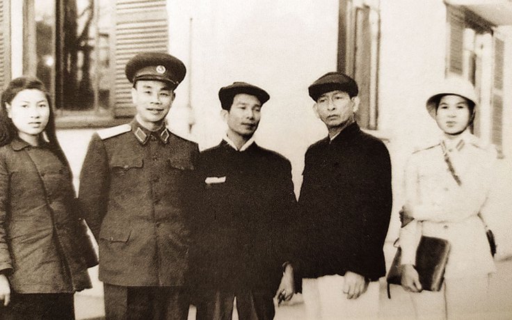 Trong suốt cuộc đời hoạt động cách mạng, ông luôn nhận được sự động viên mạnh mẽ từ người vợ Nguyễn Thị Hưng
