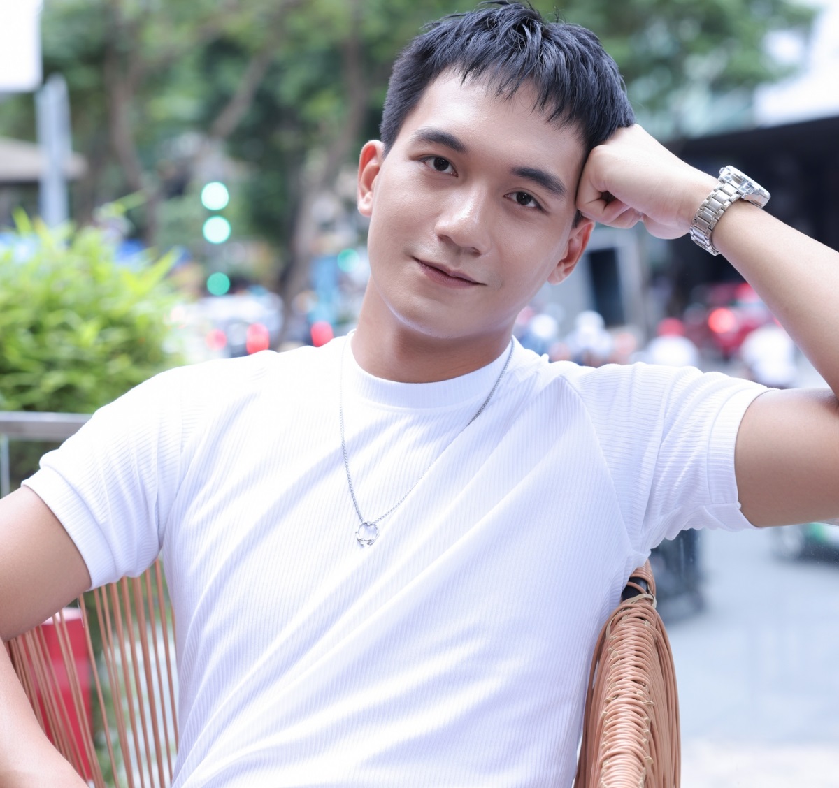 Tiểu sử Đỗ Nhật Hoàng gây chú ý khi công khai song tính đầy dũng cảm trên truyền hình Tiểu sử Đỗ Nhật Hoàng gây chú ý khi công khai song tính đầy dũng cảm trên truyền hình