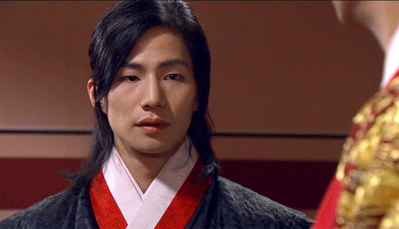 Tiểu sử Song Jae Rim bắt đầu sự nghiệp người mẫu từ năm 2009 trước khi chuyển sang diễn xuất