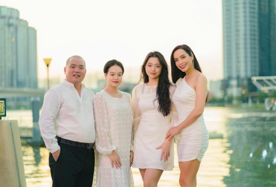 Tiểu sử người mẫu Thúy Hằng hạnh phúc bên gia đình nhỏ