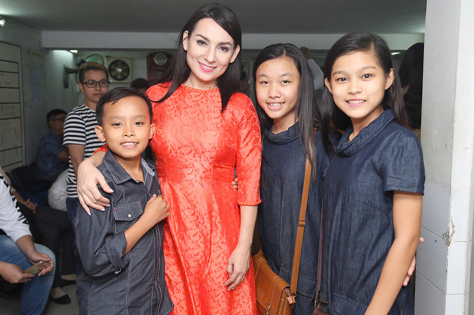 Tiểu sử ca sĩ Phi Nhung bên những người con nuôi