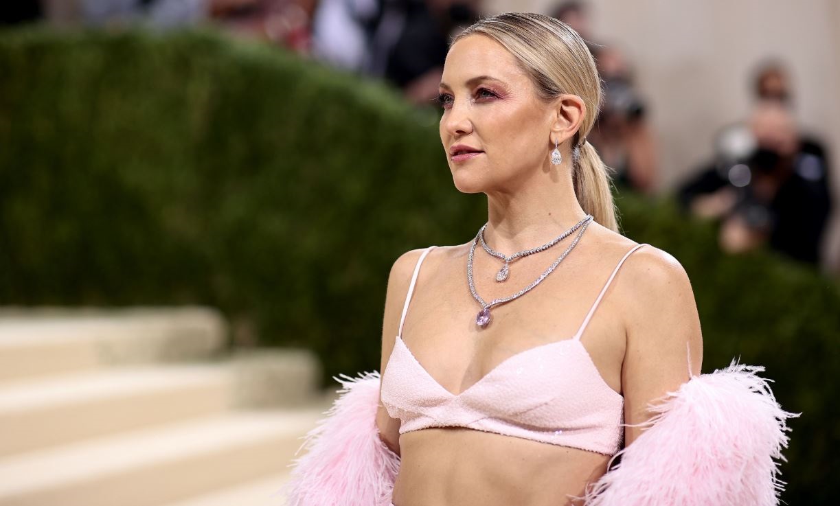Tiểu sử Kate Hudson đã bắt đầu diễn xuất từ khi mới 7 tuổi cùng mẹ