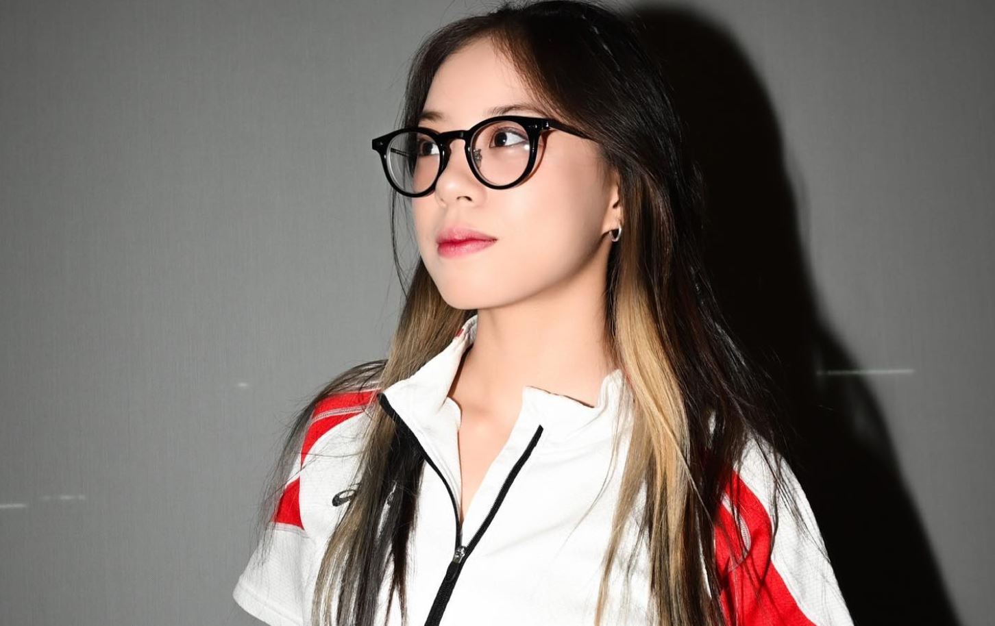 Tiểu sử Ngô Mi Nga vướng lùm xùm tình ái giữa Wren và Lim Feng