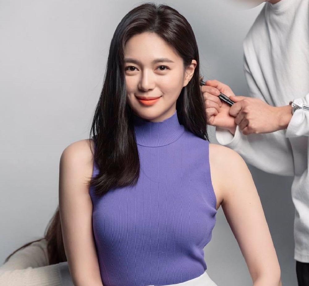 Tiểu sử Lee Elijah sinh ngày 19/2/1990 tại Hàn Quốc trong gia đình theo đạo Tin Lành