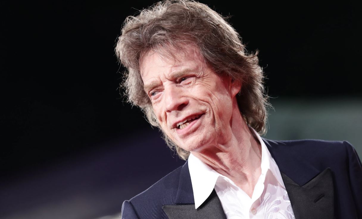 Tiểu sử Mick Jagger đồng sáng lập The Rolling Stones vào năm 1962 với phong cách táo bạo