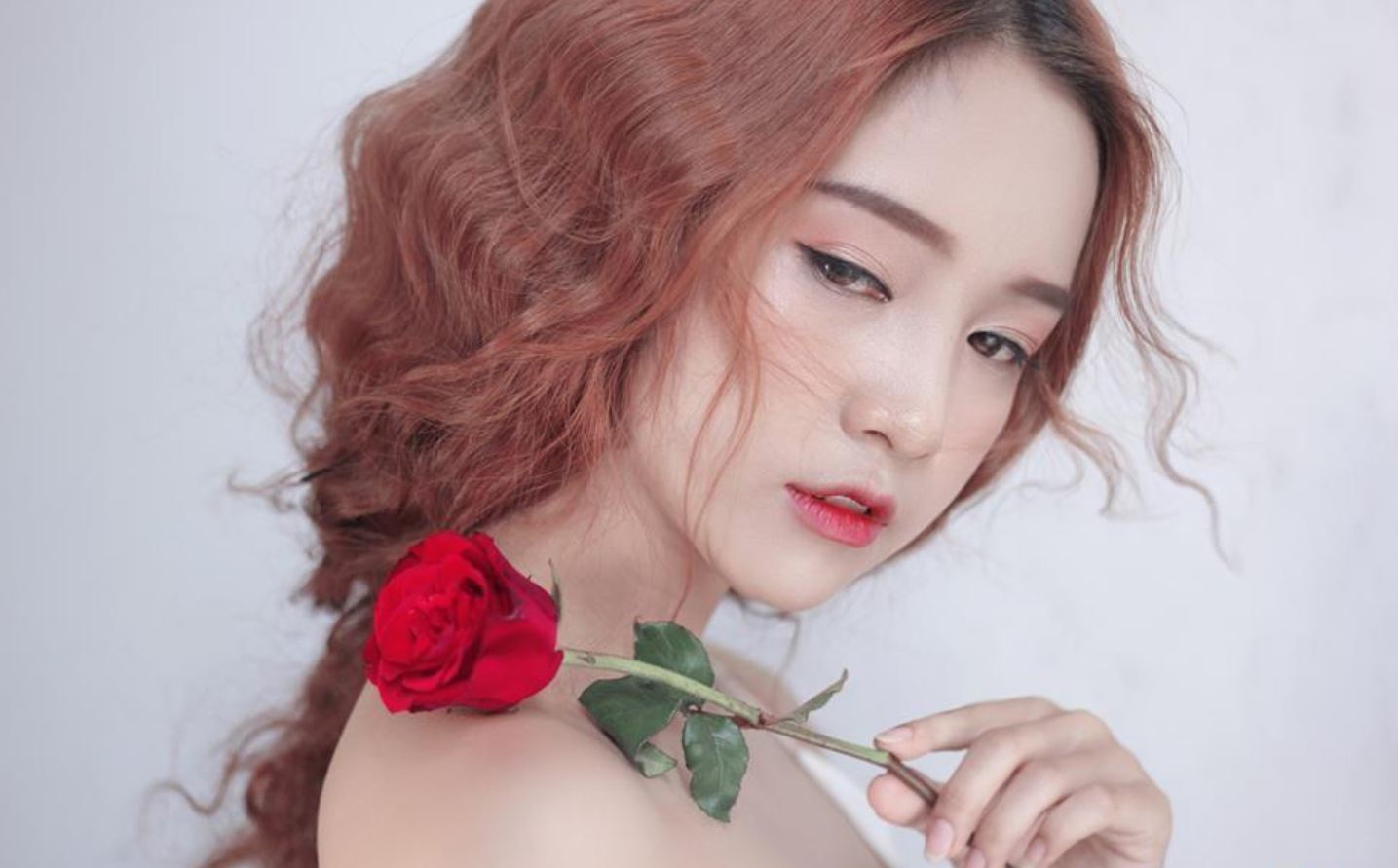 Tiểu sử Lê Chi sinh năm 1998 và là cái tên đang khuấy đảo cộng đồng mạng Việt Nam