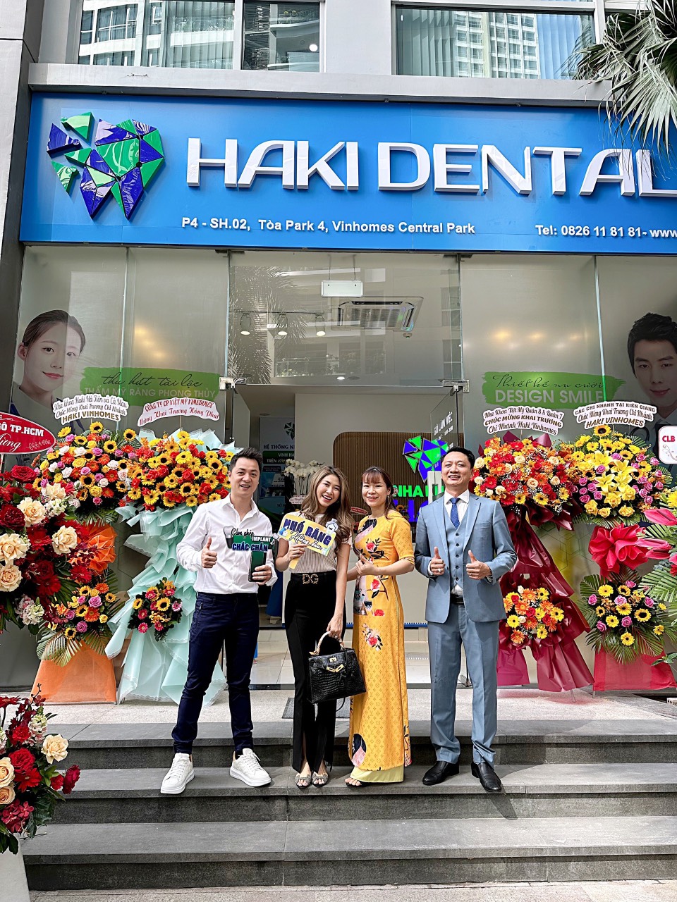 Vợ chồng ca sĩ Đăng Khôi  chúc mừng khai trương chi nhánh mới Haki Dental – Vinhomes Central Park