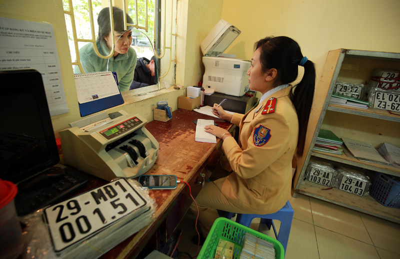 Thực hiện theo quy định pháp luật tỉnh Điện Biên có thủ tục đăng ký xe máy và xe ô tô