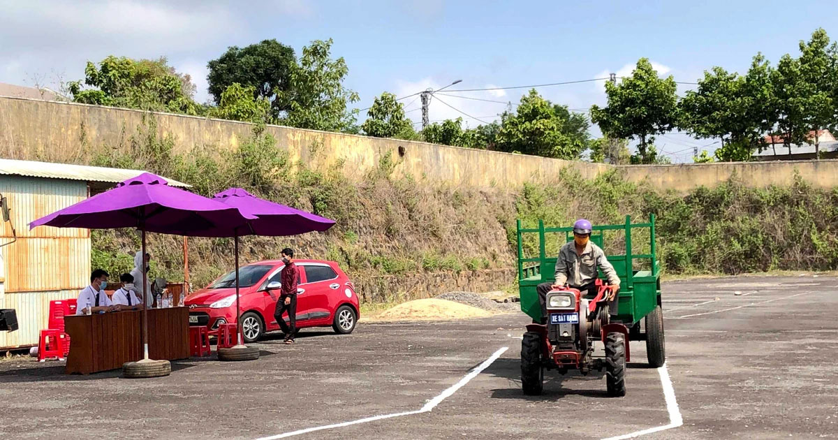 Bằng lái xe hạng A4