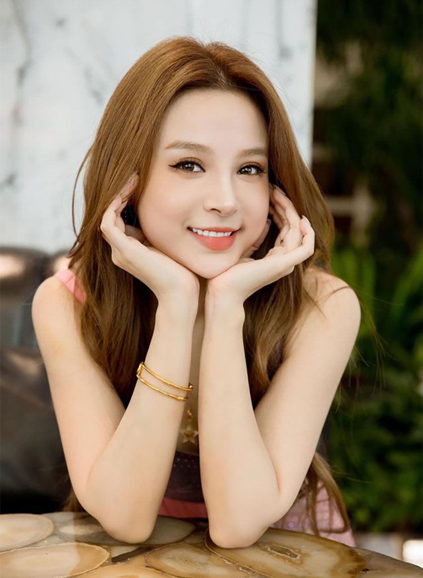 Cuộc sống hôn nhân viên mãn của hot girl Huyền Baby