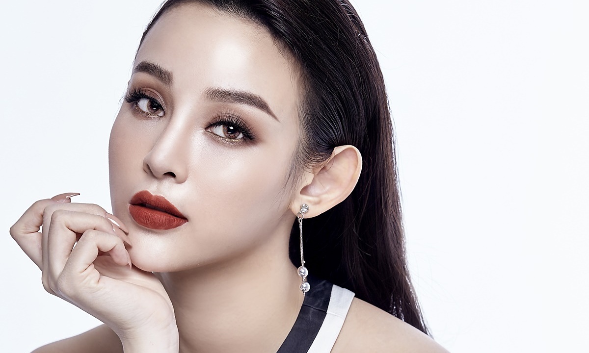 Tiểu sử Huyền Baby có tên thật Đặng Ngọc Huyền sinh ngày 22/10/ 1989 tại Hà Nội