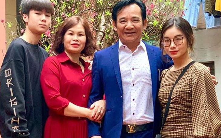 Quang Tèo kết hôn với một cô công nhân hiền lành, chất phác vào năm 38 tuổi