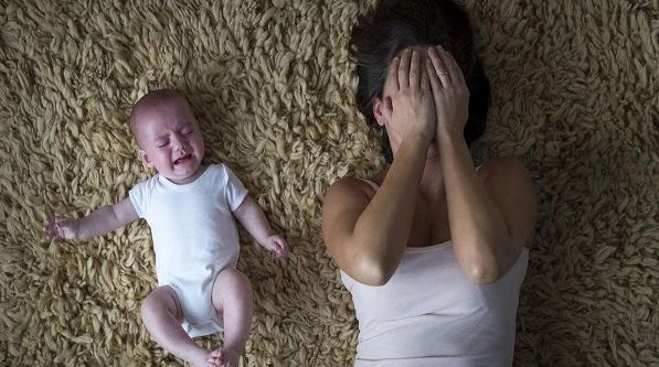 Tiếng khóc của trẻ cũng chính là nguyên nhân khiến người mẹ chịu nhiều áp lực