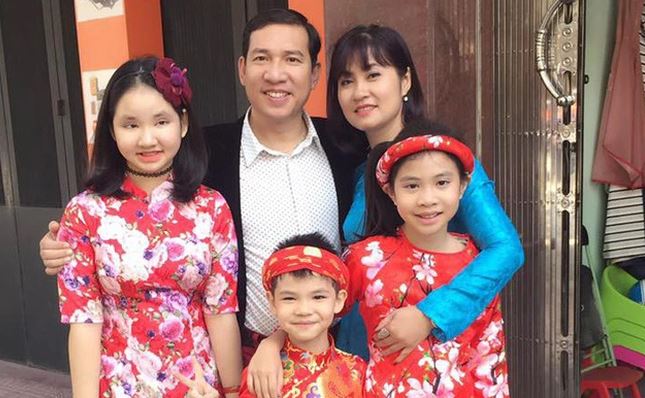 Quang Thắng kết hôn năm 2002 và có ba người con gồm hai cô con gái và một cậu con trai