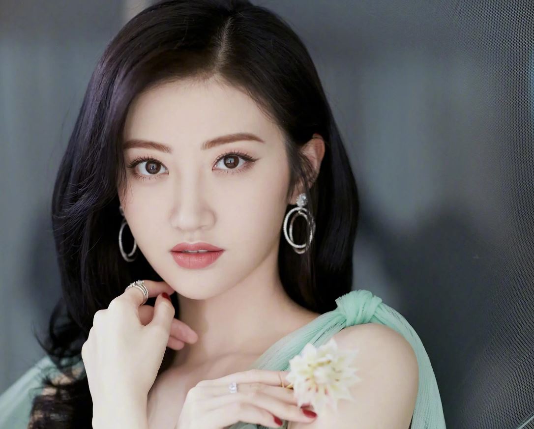 Tiểu sử Hám Thanh Tử sinh ngày 15/04/1988 tại Trung Quốc
