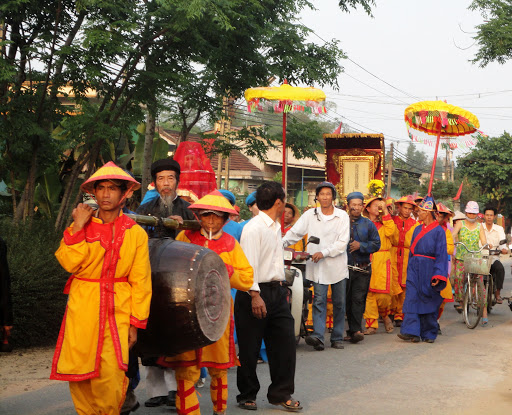 Lễ hội Bà Thu Bồn thu hút đông đảo người dân và khách du lịch tham gia