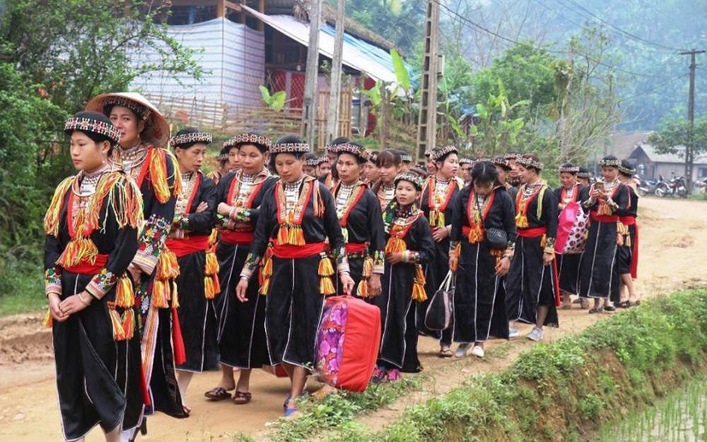 Lễ hội Bung Lổ thu hút lượng lớn người dân tham gia
