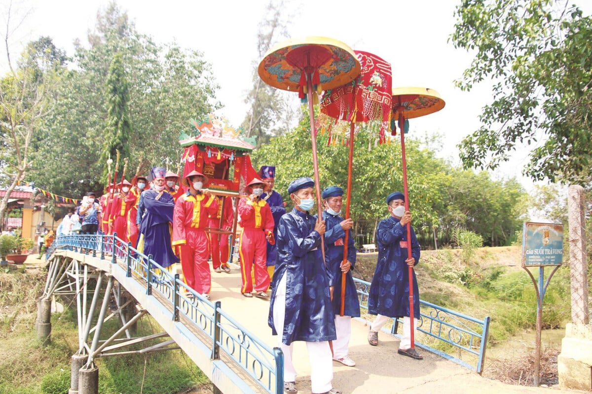 Kinh nghiệm tham gia giỗ Quan lớn Trà Vong