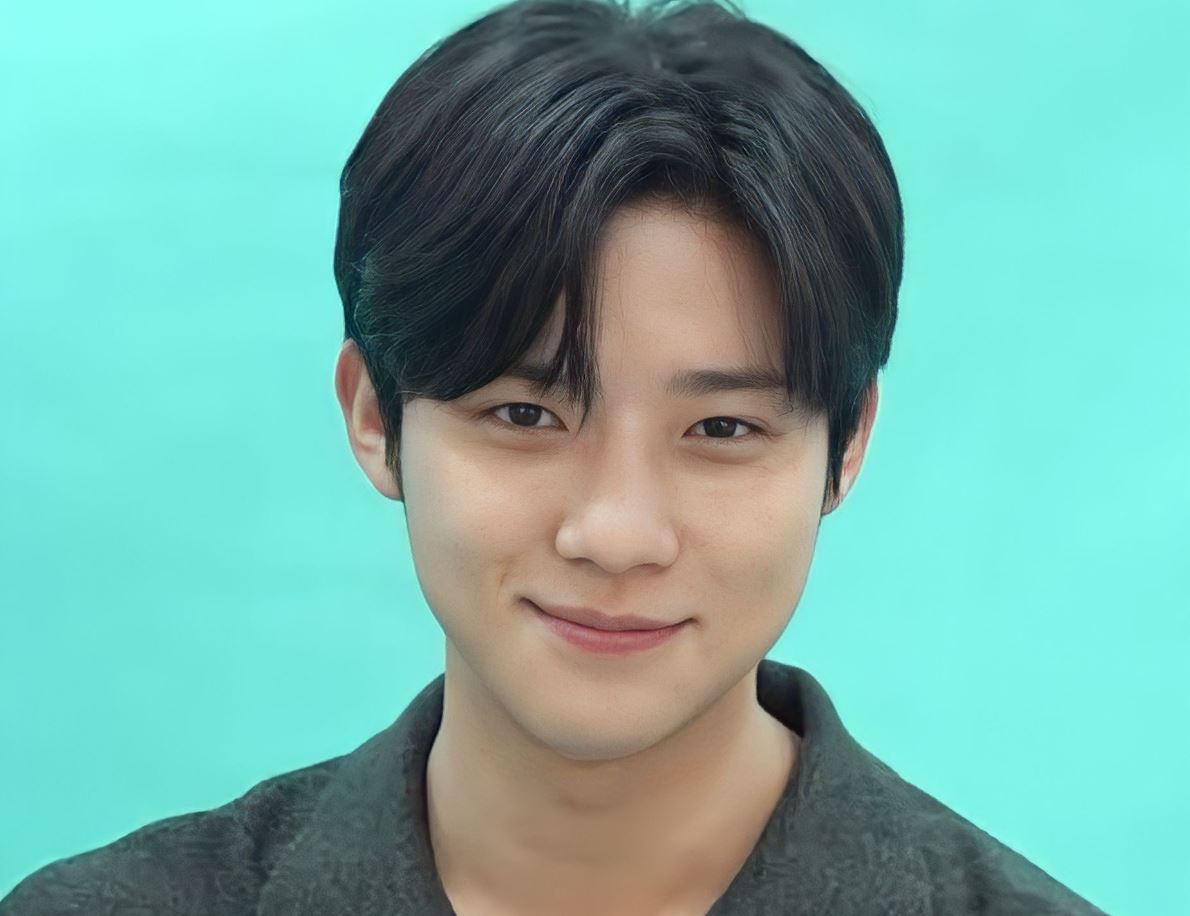 Tiểu sử Moon Sang Min sinh ngày 14/4/2000 tại Cheongju, Hàn Quốc