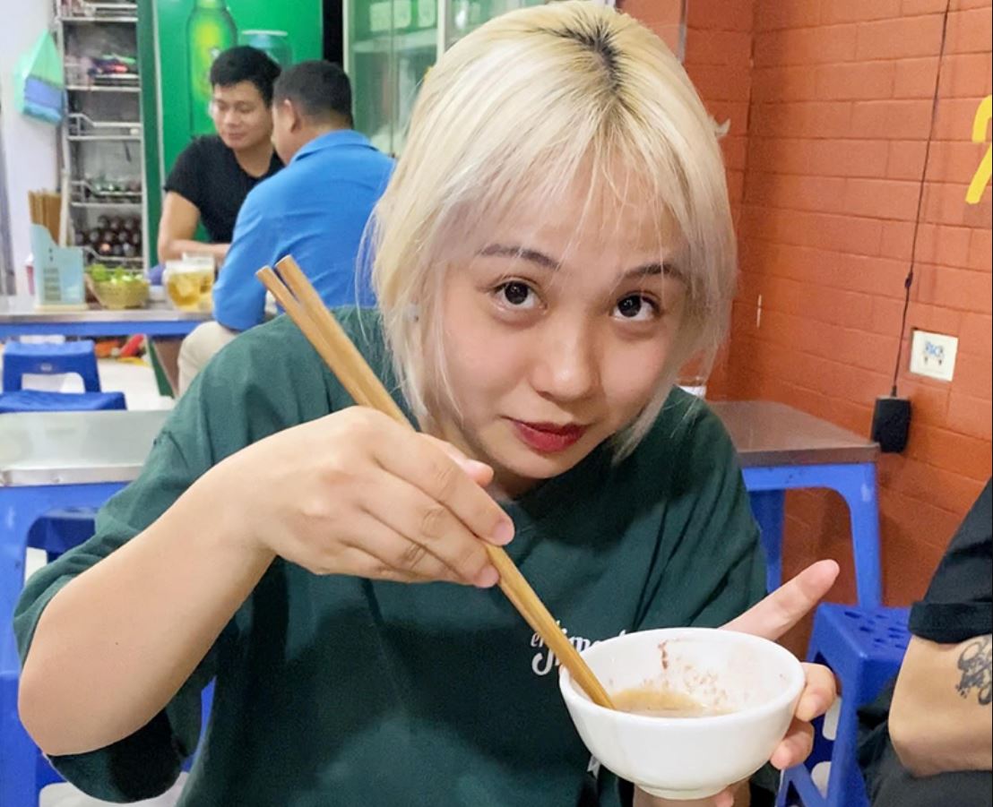 Tiểu sử Tiểu Màn Thầu có tên thật Nguyễn Thị Thương sinh năm 2000 tại Hà Nội