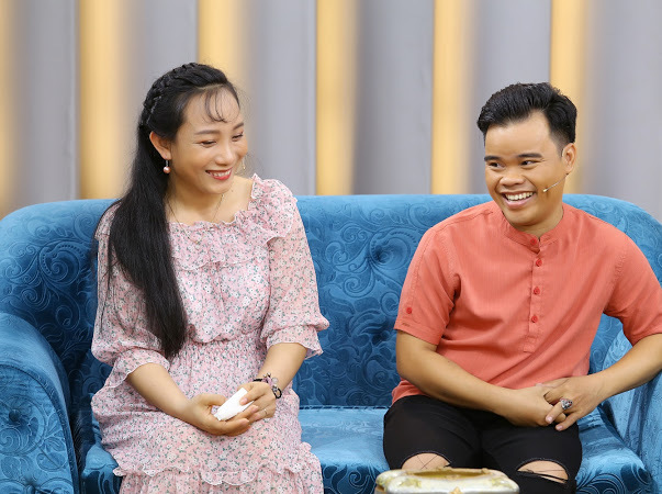 Lê Khâm thuê trọ, bán đồ ăn online cùng vợ con