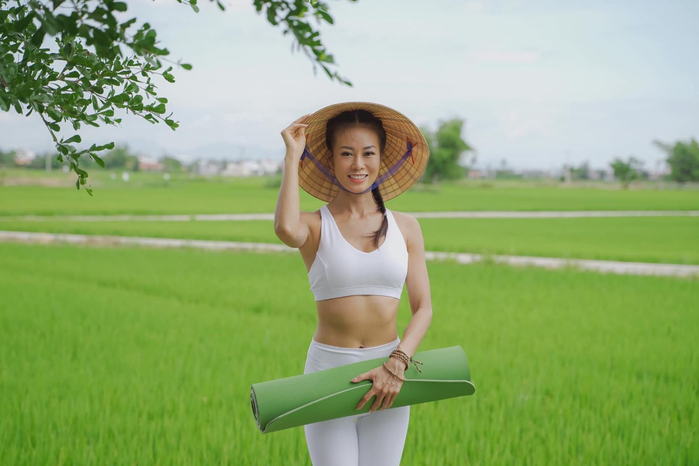Tiểu sử Sophie từng có thời gian làm trong ngân hàng trước khi đến với Yoga