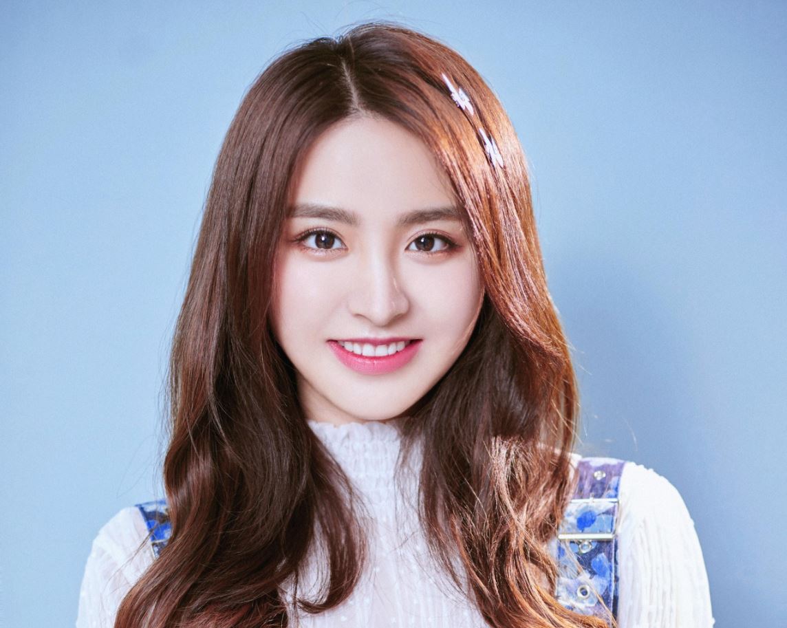 Tiểu sử Kim Tử Hàm hay còn gọi là Aria Jin sinh ngày 5/2/1999 tại Trung Quốc