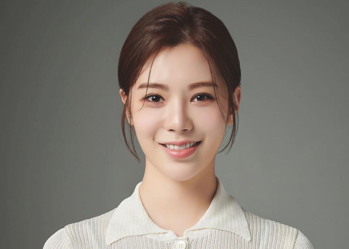 Tiểu sử Lizzy có tên thật là Park Soo Young sinh ngày 31/07/1992 tại Busan, Hàn Quốc