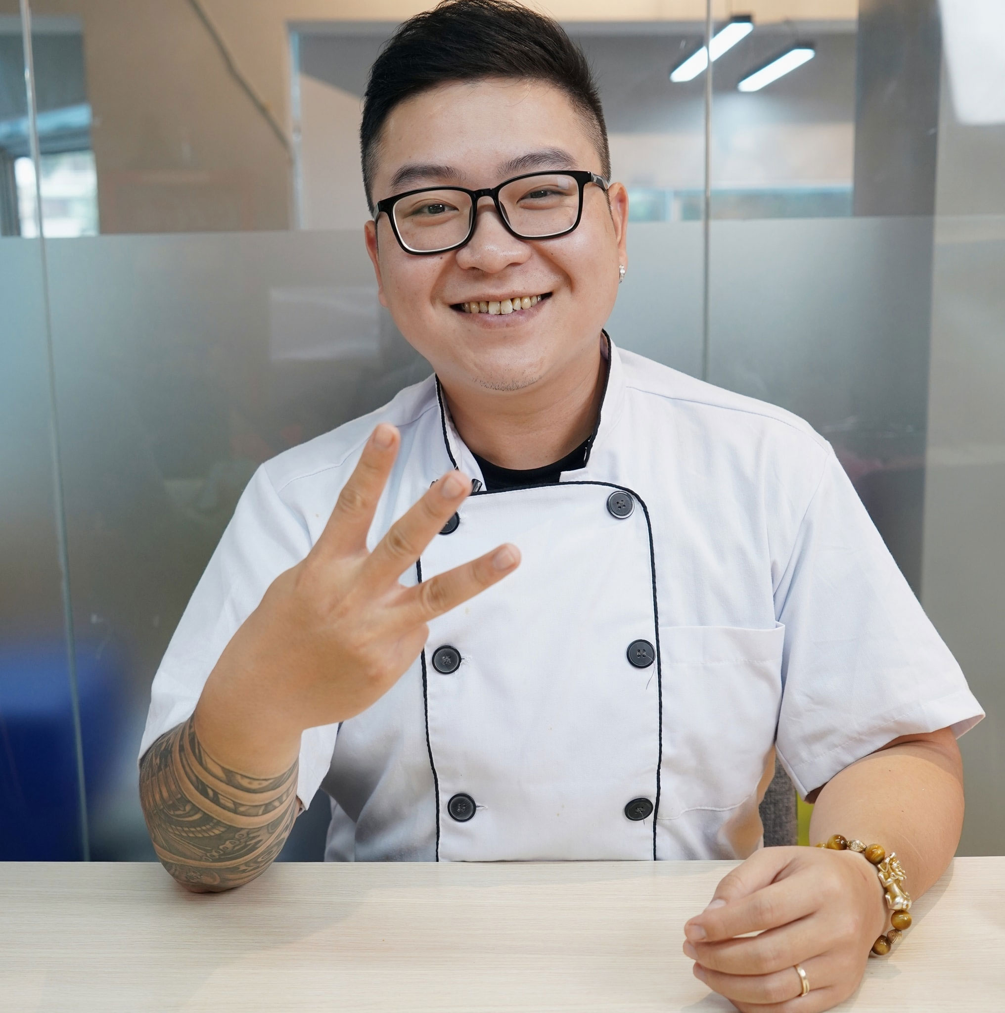 Bếp Trưởng Review: Nhà sáng tạo nội dung "chất - lạ"