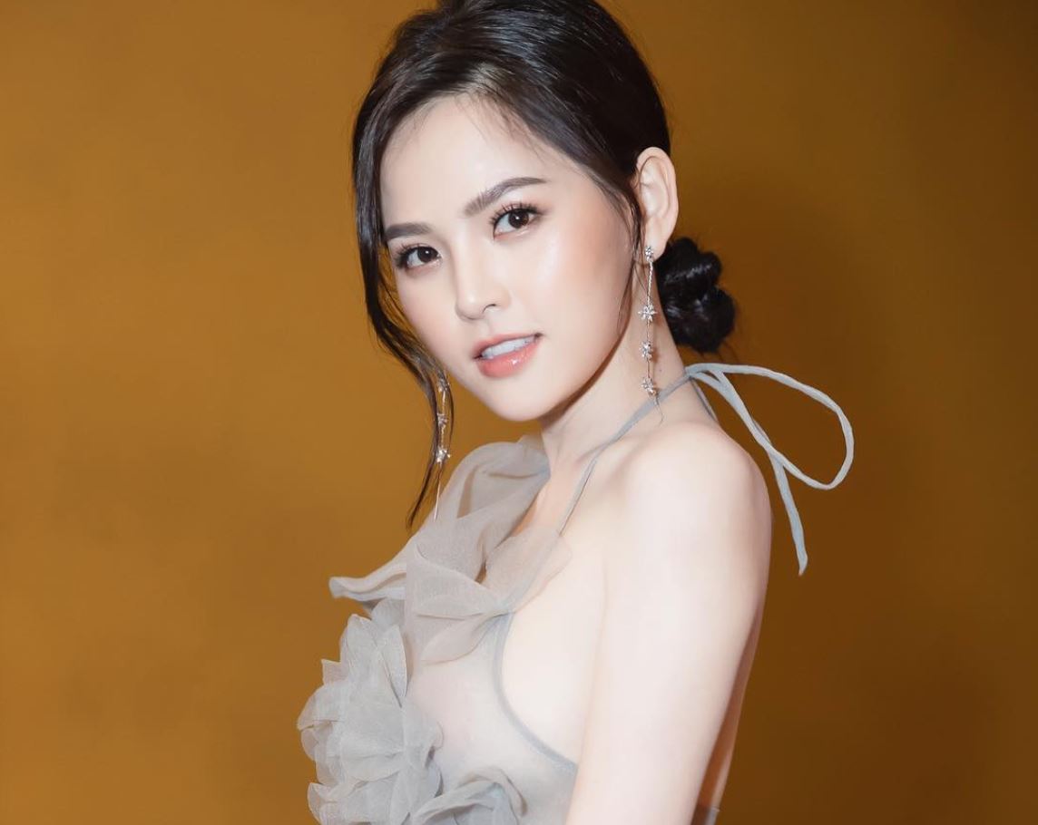 Tiểu sử Phi Huyền Trang là cháu của nghệ sĩ Hồng Vân và đạo diễn Lê Cung Bắc